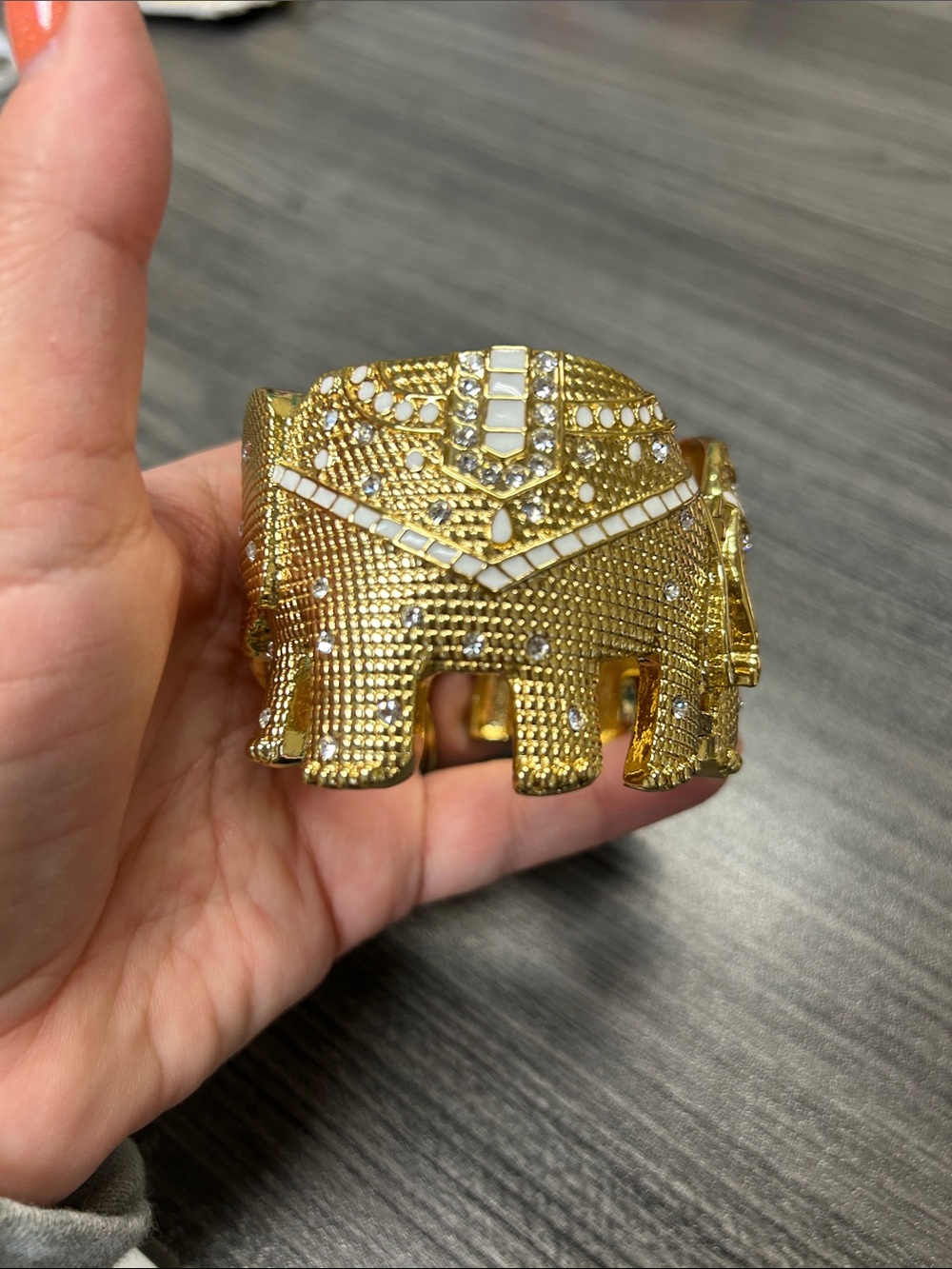 Lilly Pulitzer golden elephant hinged bracelet - Picture 6 of 9